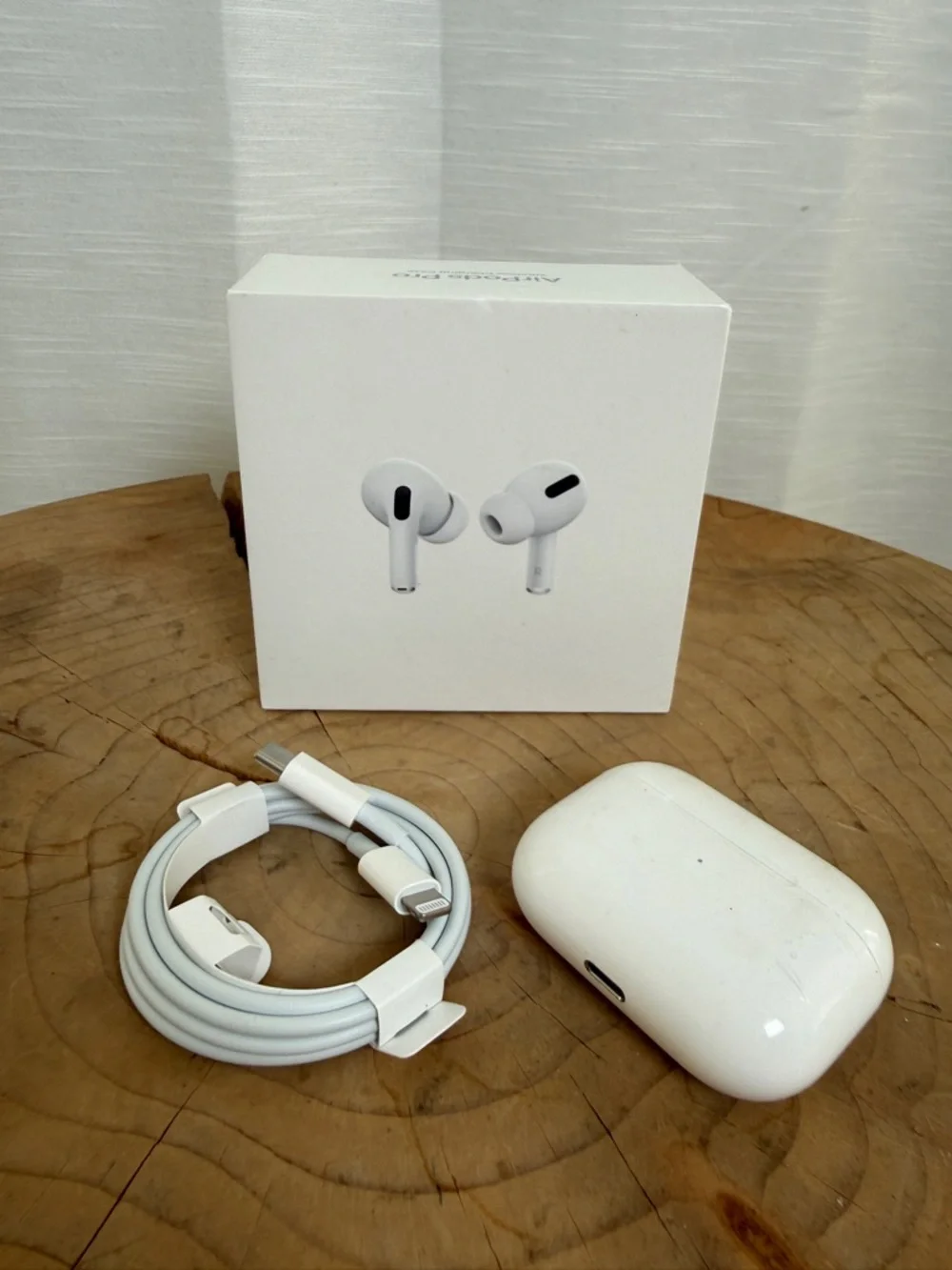 Apple AirPods Pro (1st Gen) Wireless Charging Case White Authentic A2083 A2084